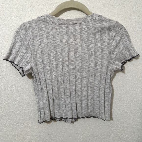 🍩EUC🍩 FOREVER 21 Gray Knit Crop Top Button Up Sweater V-Neck - Picture 4 of 8